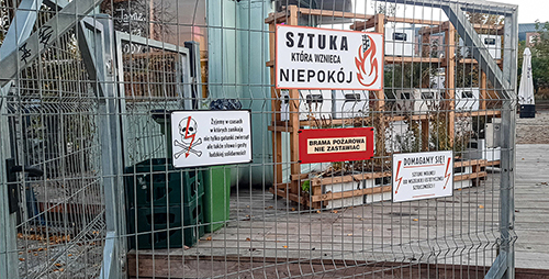 Everything under control - site specific installation